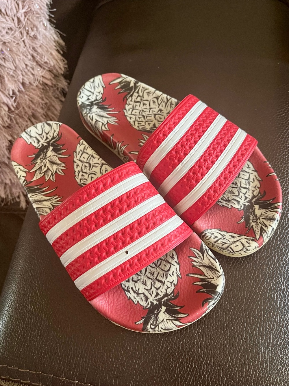 ADIDAS slides men’s sz 7 red striped pineapple print